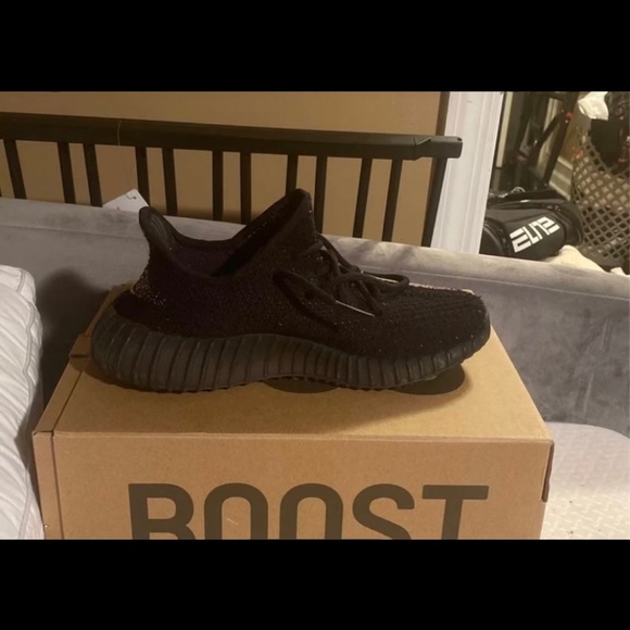 Yeezy size 6 grey condition. Worn twice - Picture 4 of 5